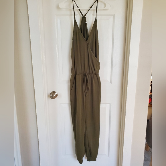 V Neck Jumpsuit - Picture 3 of 4